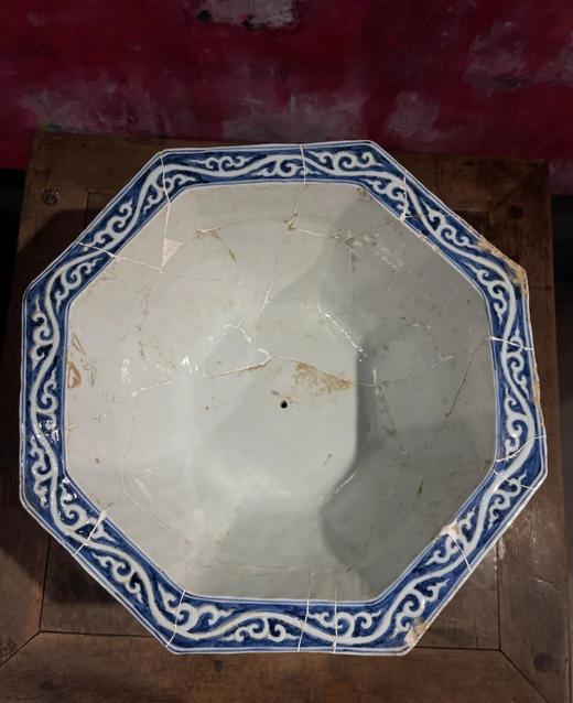 刷蓝地拔白刻花八方大盆，顺丰包邮 商品图7