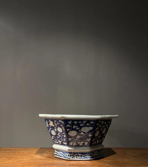 刷蓝地拔白刻花八方大盆，顺丰包邮 商品图2