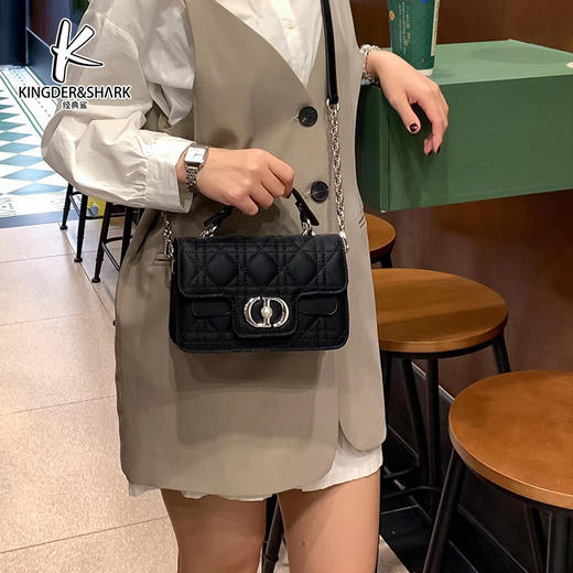 经典鲨2024年夏季新款气质百搭菱格单肩斜跨手提包KGB53-D293811 商品图5