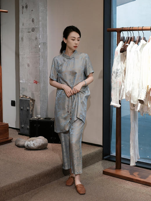 盛唐婧 |提花真丝缎斜襟长上衣 商品图5