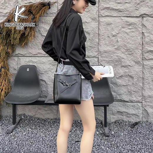 经典鲨2024年夏季新款百搭时尚斜跨包水桶包KGB53-D1725451 商品图1