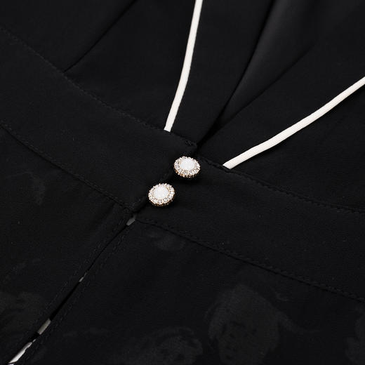 PF867斯尔丽2024新款假两件式V型出芽拼接印花显瘦显高时尚减龄连衣裙 商品图4