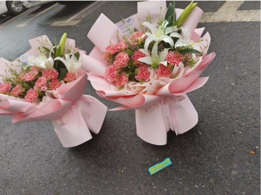爱意无限花束11枝粉康乃馨➕百合花束 商品图2