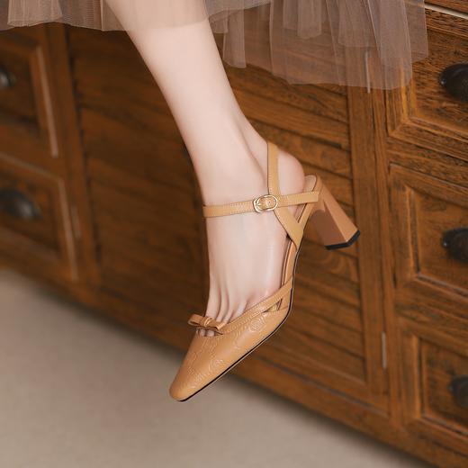【单鞋】复古压花一字带真皮凉鞋女夏不掉跟法式小方头6.5CM 商品图2