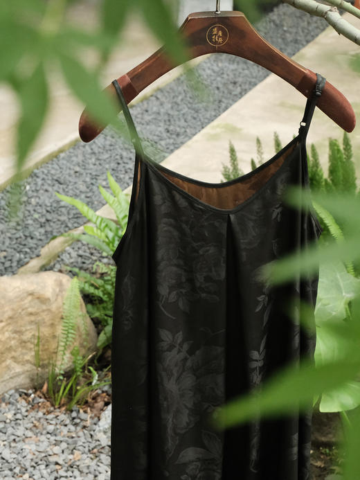 盛唐婧 |真丝香云纱花罗吊带裙 商品图3