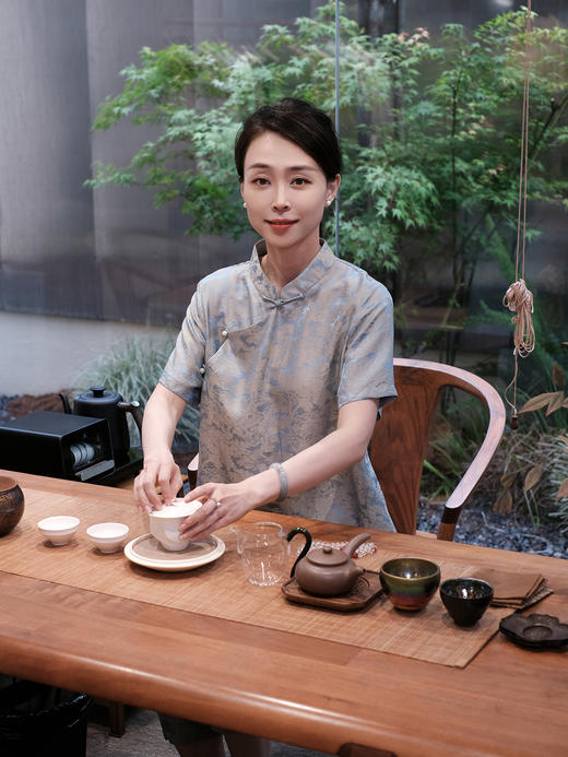 盛唐婧 |提花真丝缎斜襟长上衣 商品图4