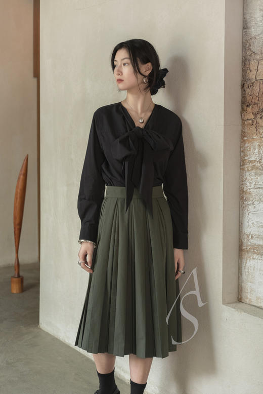 Margaret Howell  黑色匹染飘带薄棉衬衫 商品图4