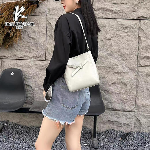 经典鲨2024年夏季新款百搭时尚斜跨包水桶包KGB53-D1725451 商品图2