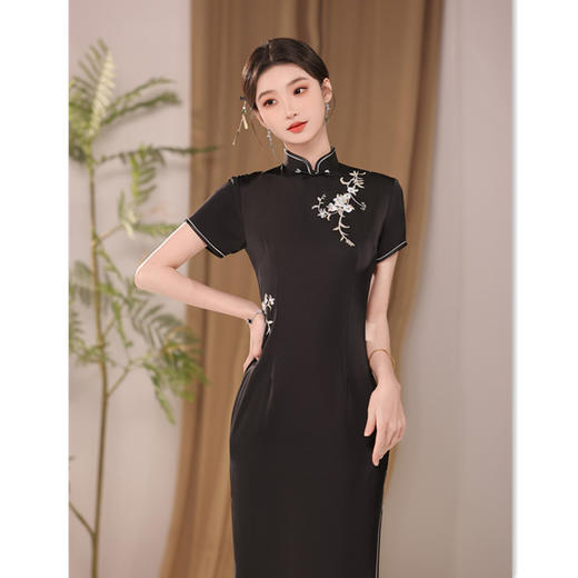 SYK27纯色仿醋酸绣花长款短袖旗袍2024夏季新款复古中国风年轻女士旗袍 商品图3