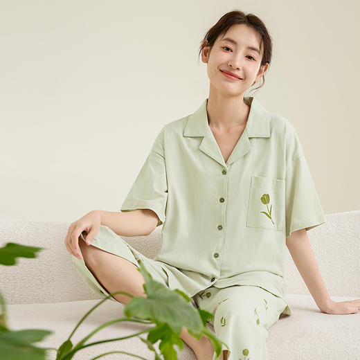 康妮雅女式短袖袖中裤开襟套装 商品图0