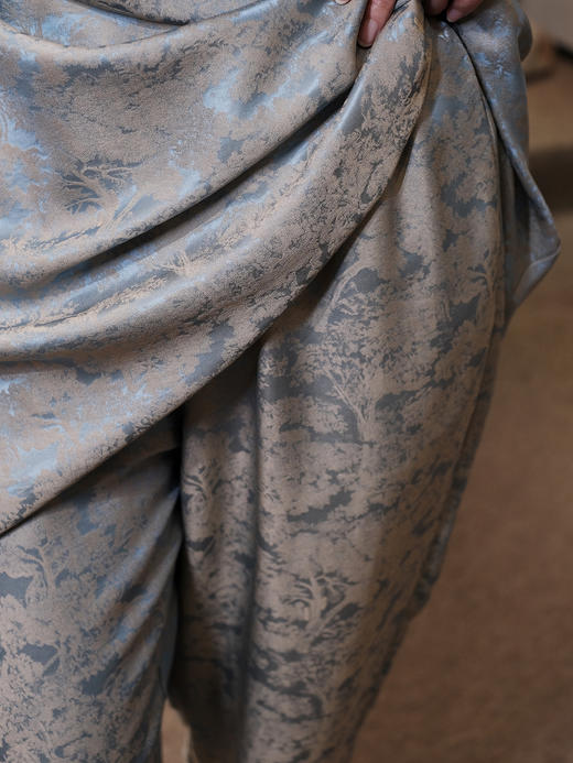 盛唐婧 |提花真丝缎斜襟长上衣 商品图2