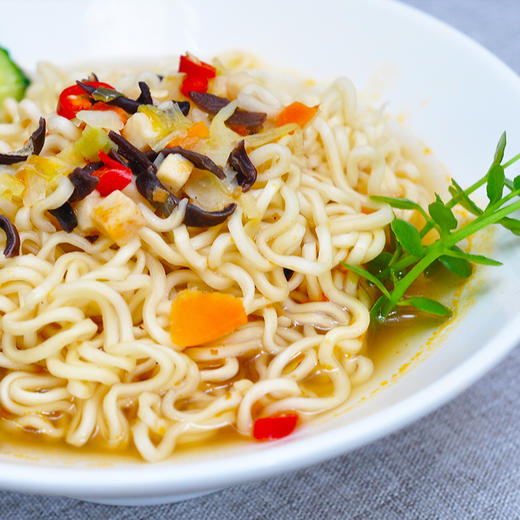 台湾承昌番茄风味拉面 胡麻酱&麻辣烫&酸辣汤泡面方便面 420g/袋 (含4份) 商品图2