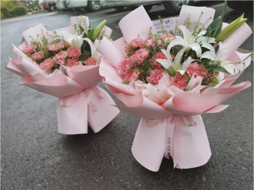 爱意无限花束11枝粉康乃馨➕百合花束 商品图0
