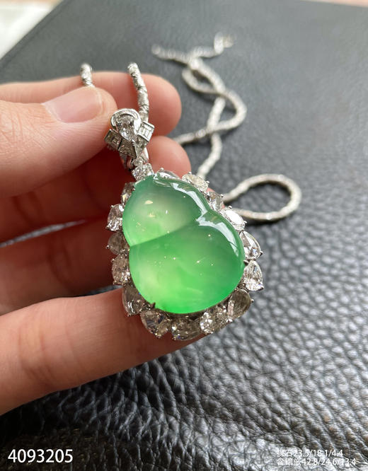 玻璃种木那飘翠葫芦吊坠【4093205】具体价格微信咨询 商品图3