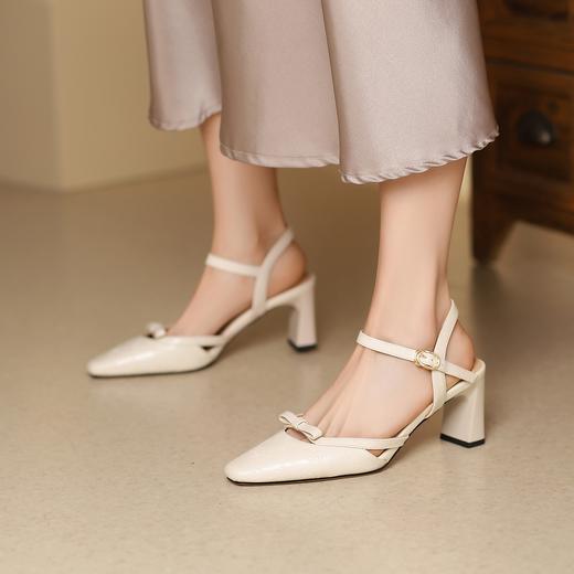 【单鞋】复古压花一字带真皮凉鞋女夏不掉跟法式小方头6.5CM 商品图4