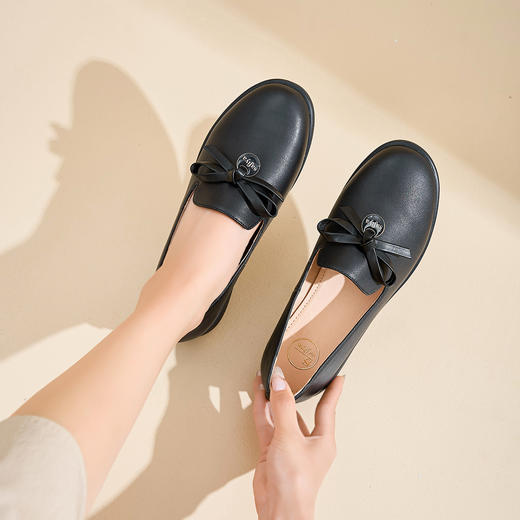 Safiya/索菲娅2024新品 英伦风低跟百搭圆头蝴蝶结软底复古单鞋 SF43111403 商品图6