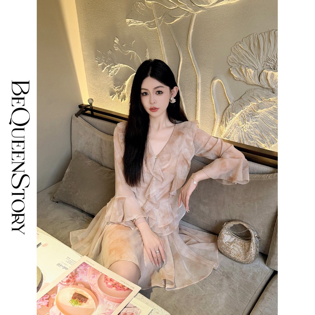 BeQueenStory【焦糖玛奇朵】荷叶边晕染雪纺V领收腰开衫&短裙裤套装