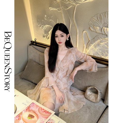 BeQueenStory【焦糖玛奇朵】荷叶边晕染雪纺V领收腰开衫&短裙裤套装 商品图0