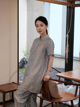 盛唐婧 |提花真丝缎斜襟长上衣