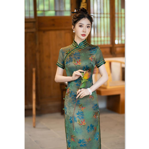 SKY58老上海复古民族风长款人丝宽边旗袍2024夏季新款改良中式绿色旗袍 商品图3