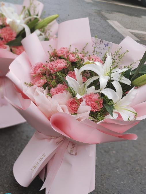 爱意无限花束11枝粉康乃馨➕百合花束 商品图3