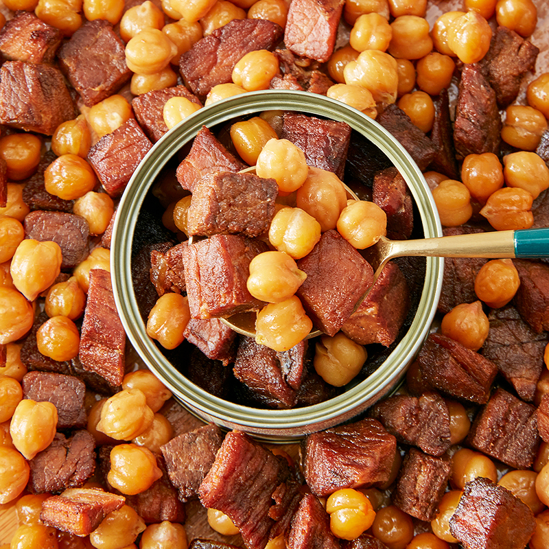 『卤牛肉与鹰嘴豆』醇香风味，开罐即享，动植物双蛋白，不添加防腐剂、香精、色素、味精、糖
