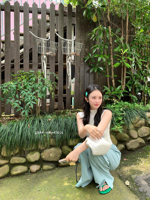 Read Nameless/白色超弹坎肩T+薄荷曼波开衩拖地裤 商品图3