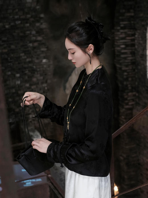 微瑕秒杀 |盛唐牡丹 |花香引蝶真丝对襟上衣[特价品](特殊商品不退不换) 商品图6