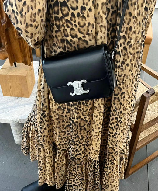 定制版本出 〰️
𝐂𝐞𝐥𝐢𝐧.𝐞 最新黑银凯旋门 商品图4