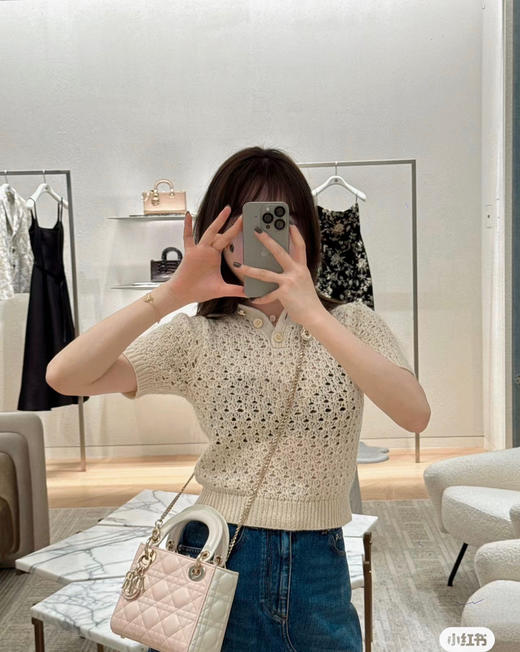 顶级版本出 〰️
白色拼粉色
三格羊皮戴妃 17cm 商品图1