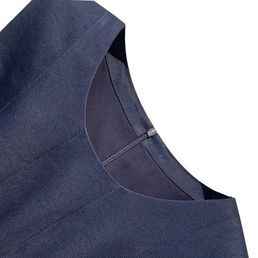 VIVIAN LIU薇薇安刘R2424107春女装新款圆领捏褶无袖中长连衣裙 商品图2