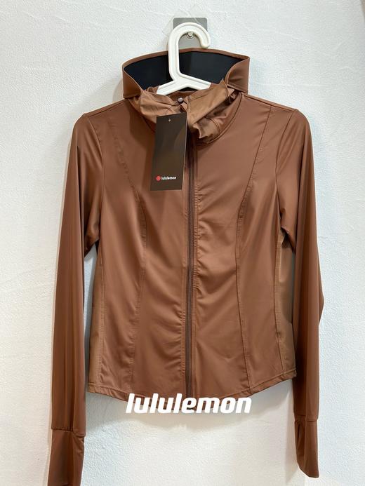 点此购买 lululemon女士春夏季黑胶帽檐户外防紫外线空调开衫 lhy 287993 商品图2