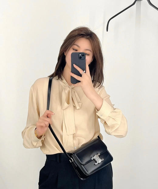 定制版本出 〰️
𝐂𝐞𝐥𝐢𝐧.𝐞 最新黑银凯旋门 商品图3