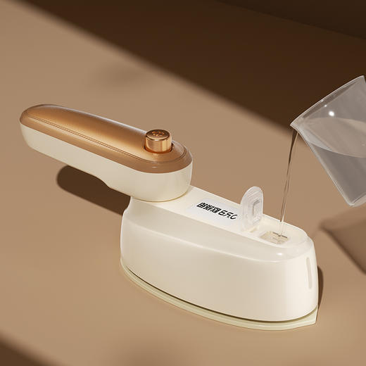 【精选】欧锐铂钛金大面板快熨不伤衣杀菌迷你熨斗 小巧便携 出差旅行必备 商品图1