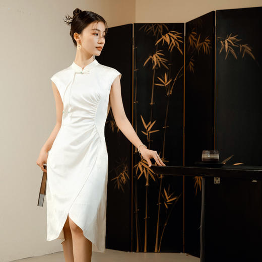 OLrain欧芮儿新中式白色连衣裙女夏季2024年新款复古改良开衩旗袍 商品图1