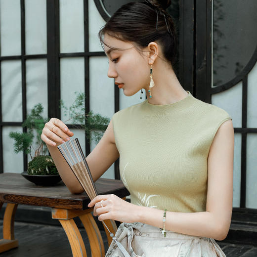 OLrain欧芮儿绿色针织衫女春季2024年新款新中式国风刺绣背心 商品图1