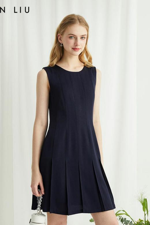 VIVIAN LIU薇薇安刘R2424107春女装新款圆领捏褶无袖中长连衣裙 商品图5