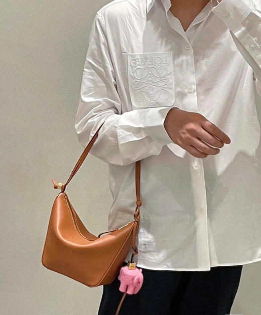 这次皮质又升级了 ‼️
罗威迷你hobo 吊床包 商品图0