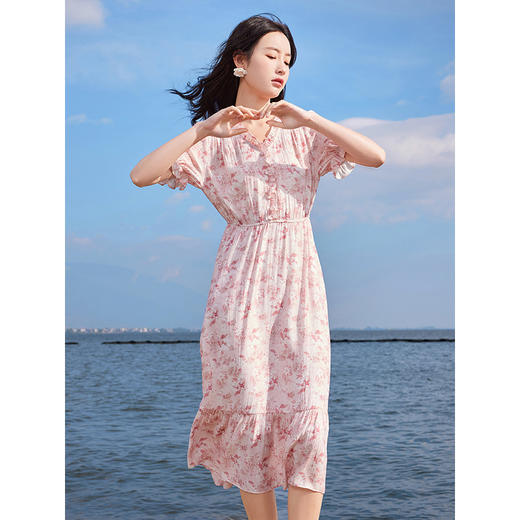 【专属特价】熙世界裙子夏季女2025新款法式V领泡泡袖荷叶边a字碎花连衣裙绝美 商品图1