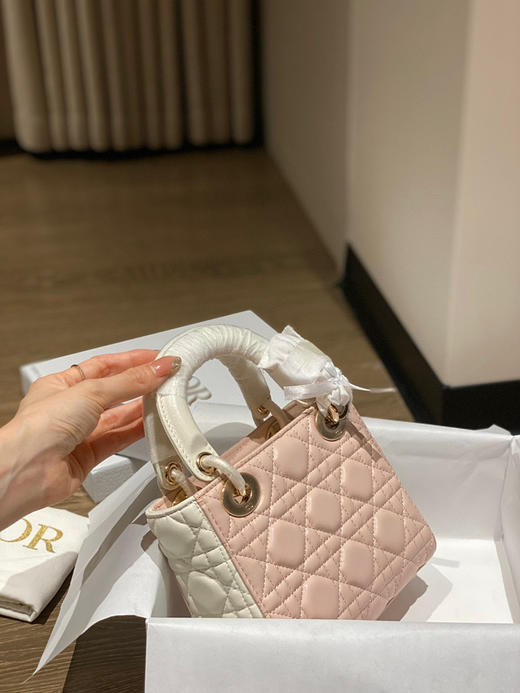 顶级版本出 〰️
白色拼粉色
三格羊皮戴妃 17cm 商品图3