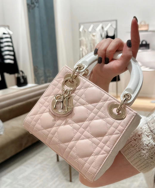 顶级版本出 〰️
白色拼粉色
三格羊皮戴妃 17cm 商品图4