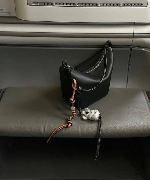 这次皮质又升级了 ‼️
罗威迷你hobo 吊床包 商品图3