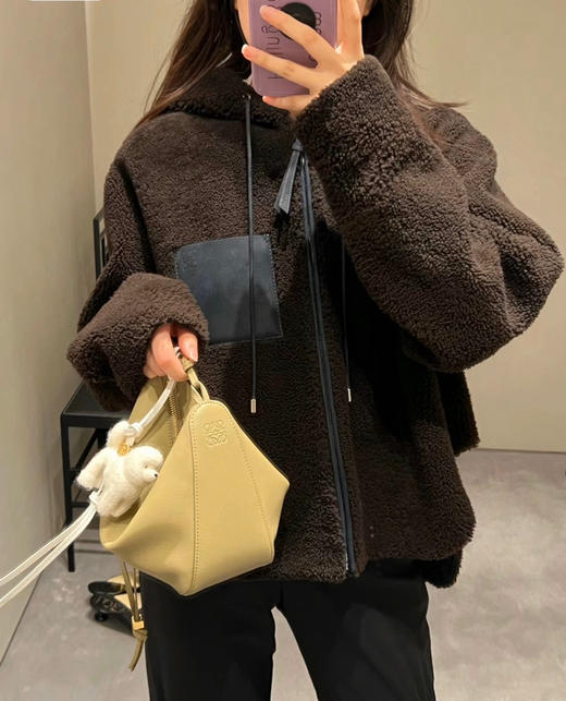 这次皮质又升级了 ‼️
罗威迷你hobo 吊床包 商品图1