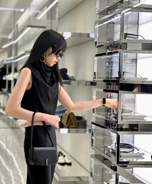 定制版本出 ✔️
杨树林最新款腋下包Voltaire 商品图4