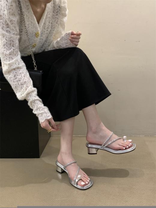 ☀️☀️【蘭柜法式珍珠套趾凉拖】😋1、脚垫软糯，不磨脚，好穿到起飞，视觉上超级显脚纤细，方头也很装脚 🌿  商品图1