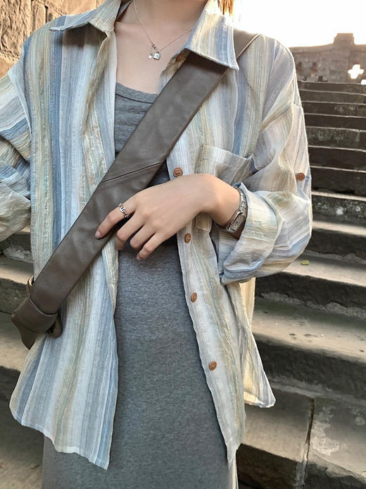 💕【美yang同款慵懒彩虹线棉感条纹衬衫】✅1.晕染配色超美‼版型宽松🌸 随意搭配背心裙or牛仔裤 ⭕ 商品图3