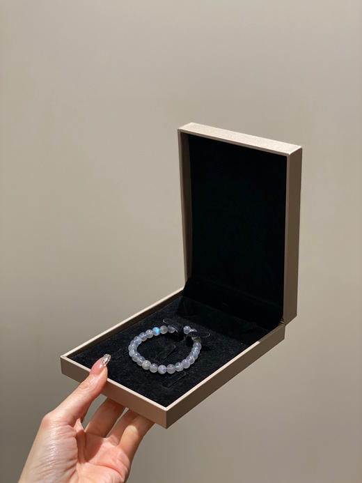 灰光石水晶手串 
简直就是行走的小灯泡💡 商品图6