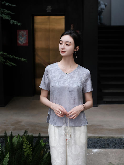 盛唐婧 |V领百搭真丝T恤 商品图0