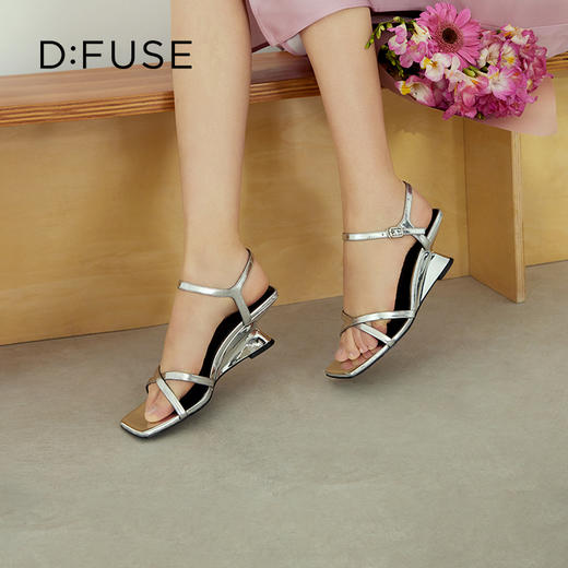 D:FUSE迪芙斯2024夏季新款简约条带坡跟方头OL风凉鞋DF42115167 商品图11