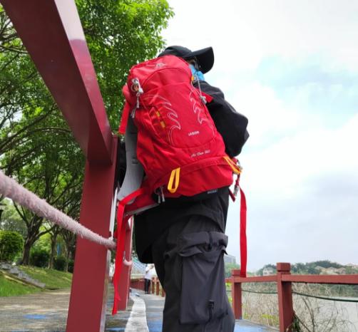 【爆款】艾王户外徒步登山包悬浮背包男女30L露营徒步旅行双肩背包KA-1869（送防雨罩） 商品图0